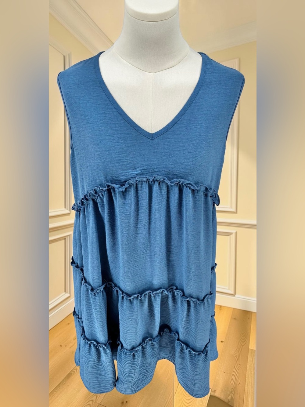 SHEIN Blue V-Neck Tiered Sleeveless Tank